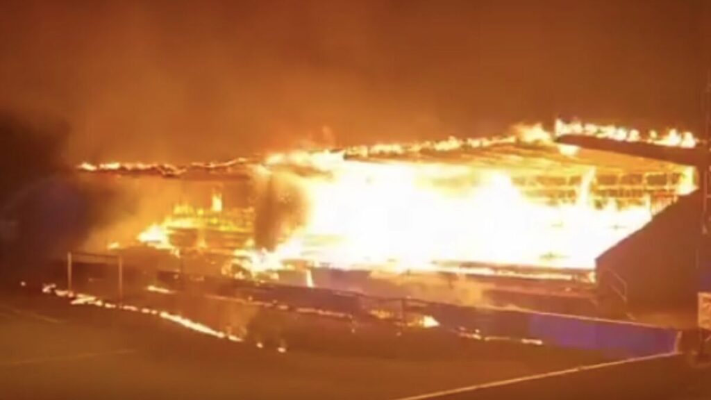 Incendio en Estadio: Menores de Edad Reaccionan al Fracaso de su Equipo