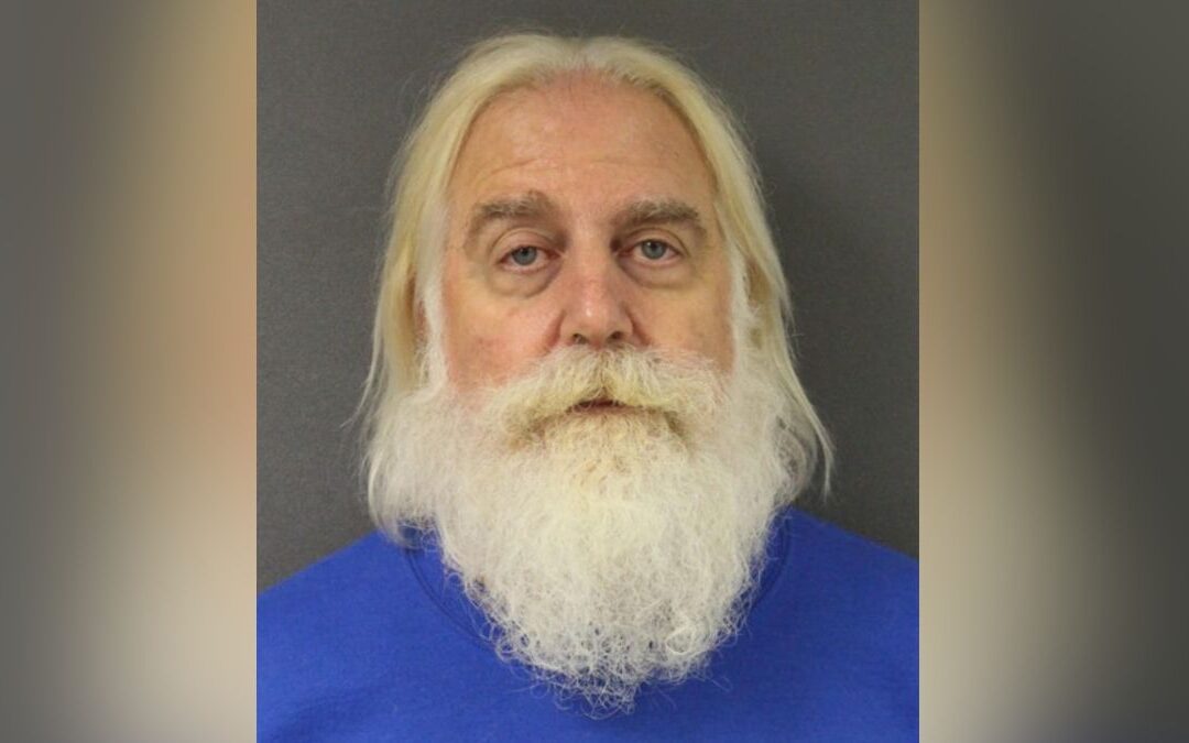 Detención de Actor de Papá Noel por Contenido Explícito de Menores: Impacto en Sacramento