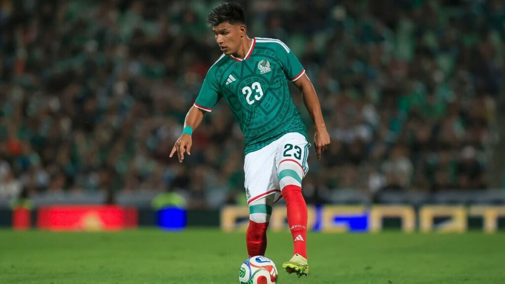 Descubre la Playera Retro de México Inspirada en el Mundial 1986: Imágenes Exclusivas