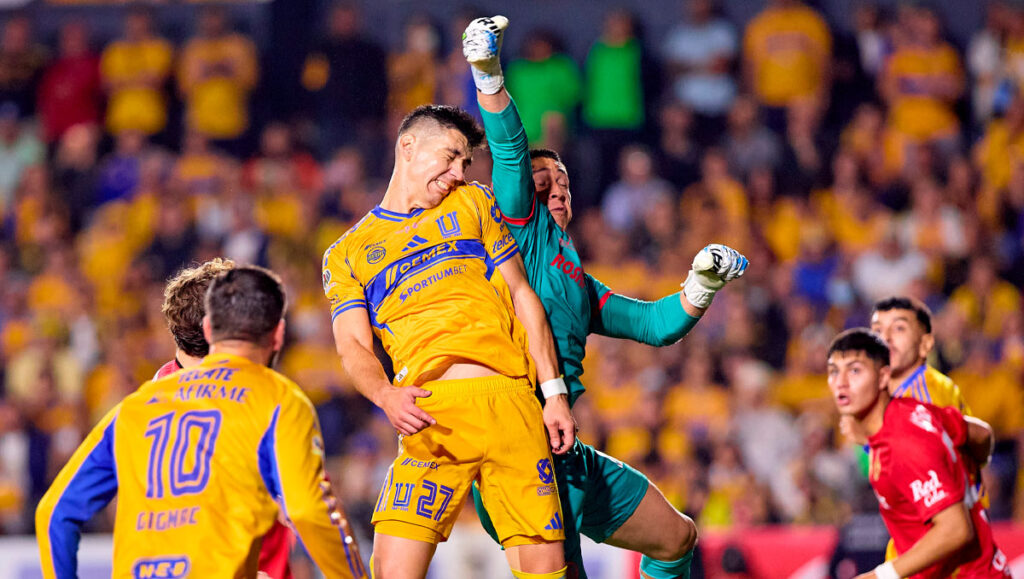 La increíble atajada de Hugo González que salvó el gol de Diego Lainez en la Final de Ida