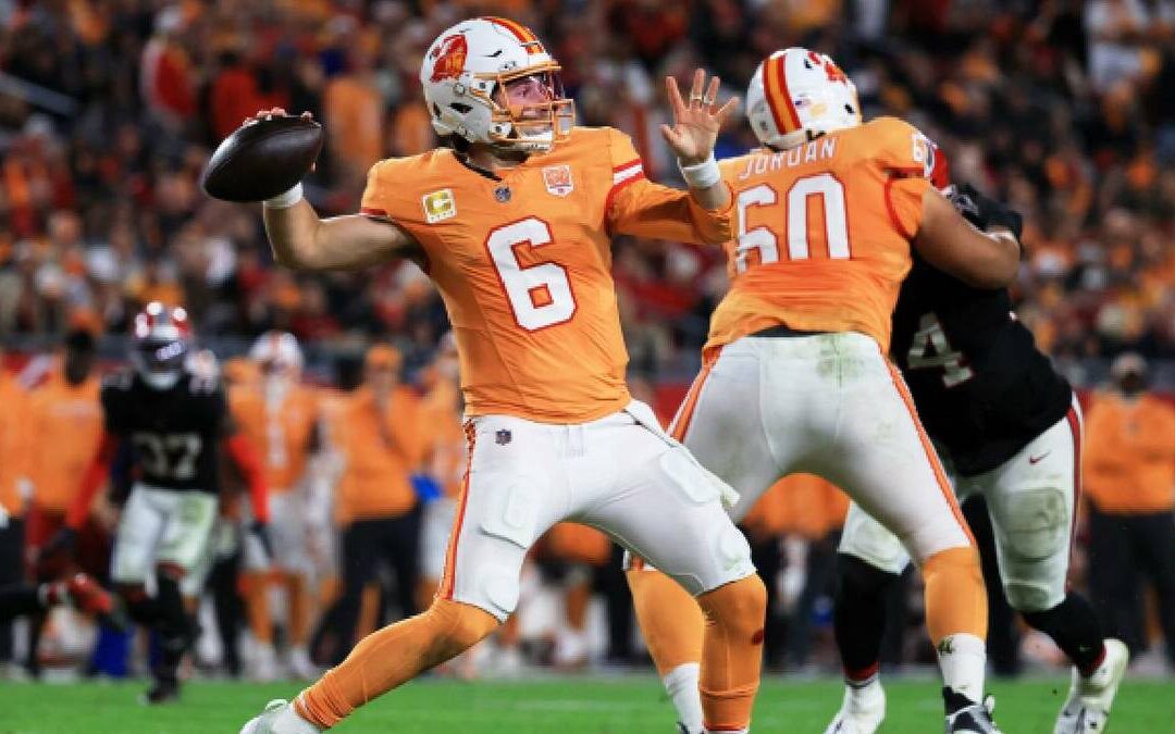¡Los Buccaneers sufren una dolorosa derrota ante los Falcons en el TNF, poniendo en riesgo el liderato de su división!
