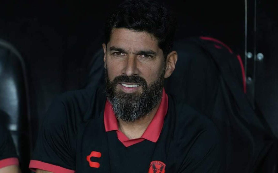 Loco Abreu Deja Dudas sobre su Futuro en Xolos: Mensaje Revelador