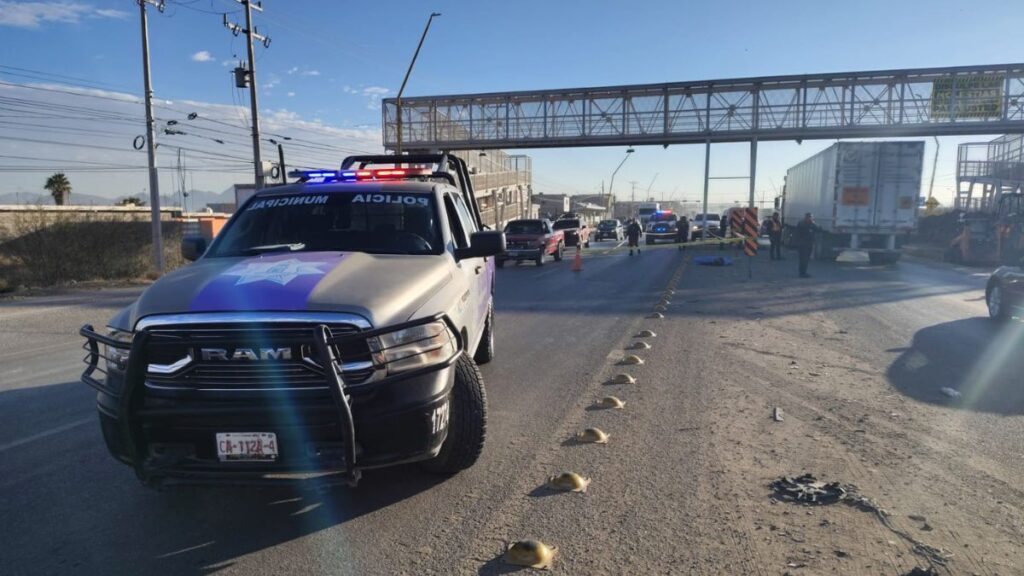 Accidente fatal: mujer muere tras ser arrollada en la carretera Torreón-Matamoros por un puente peatonal obstruido
