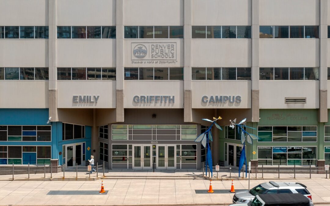 El Distrito Escolar de Denver Realiza la Compra de Estacionamiento en Uptown por $2.5 Millones