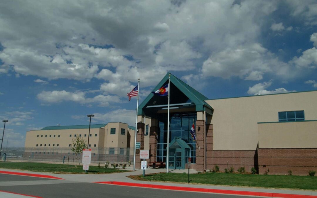 Investigación federal sobre derechos humanos y condiciones carcelarias en Colorado