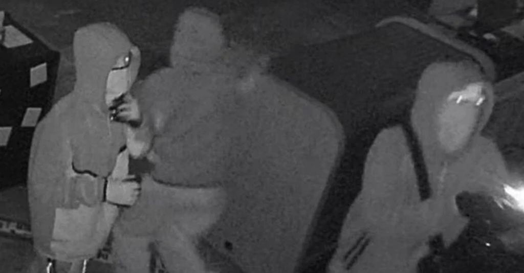 Arrestan a dos adolescentes en robo de tienda de armas en Las Cruces