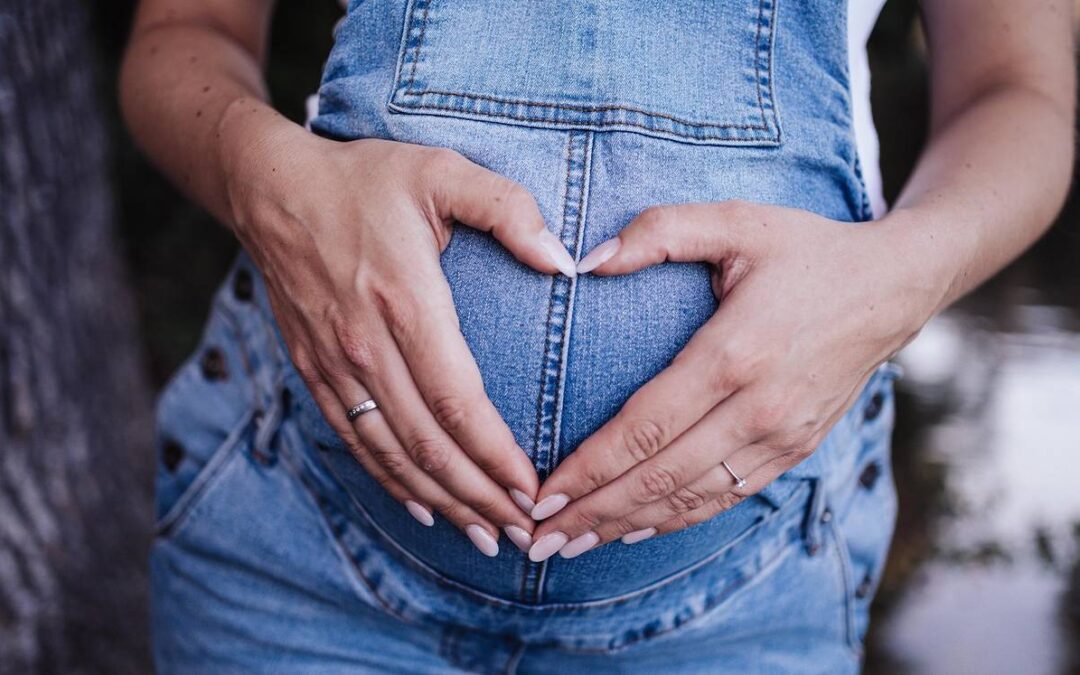 Embarazo Inesperado: Mujer en Sacramento Da a Luz a un Bebé Gestado en su Abdomen