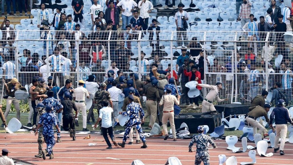 Vandalismo entre aficionados en la India durante la breve visita de Messi