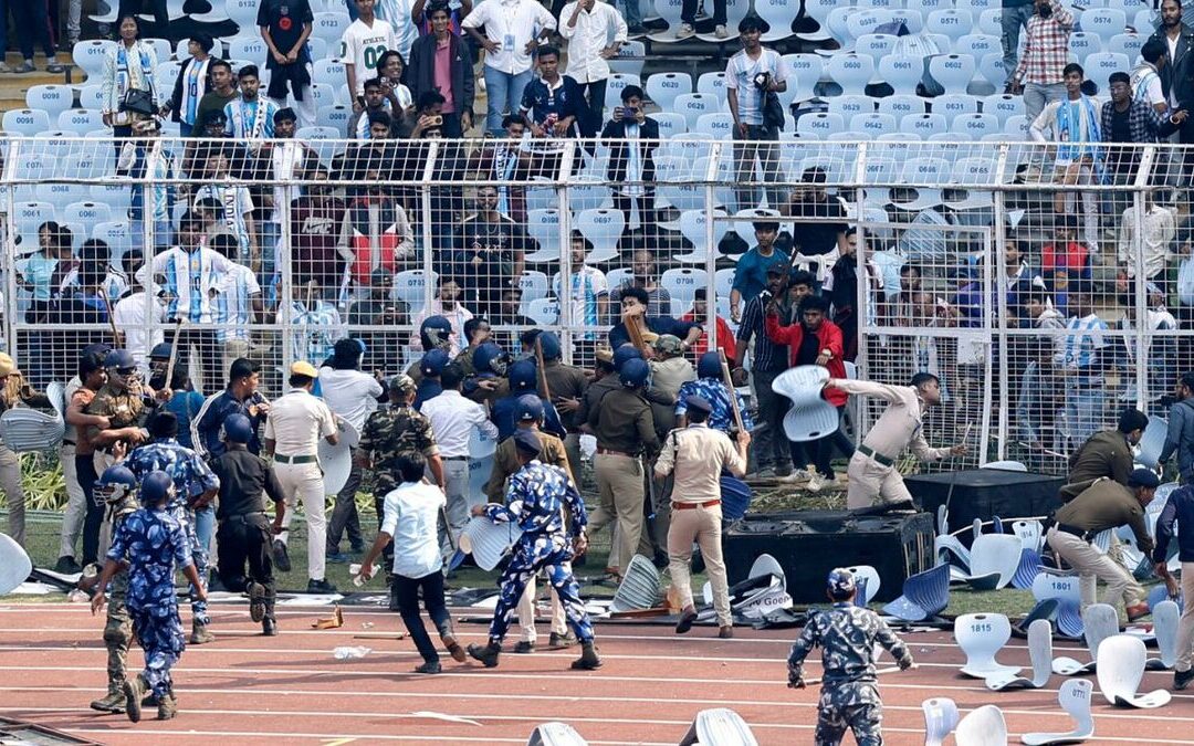 Vandalismo entre aficionados en la India durante la breve visita de Messi