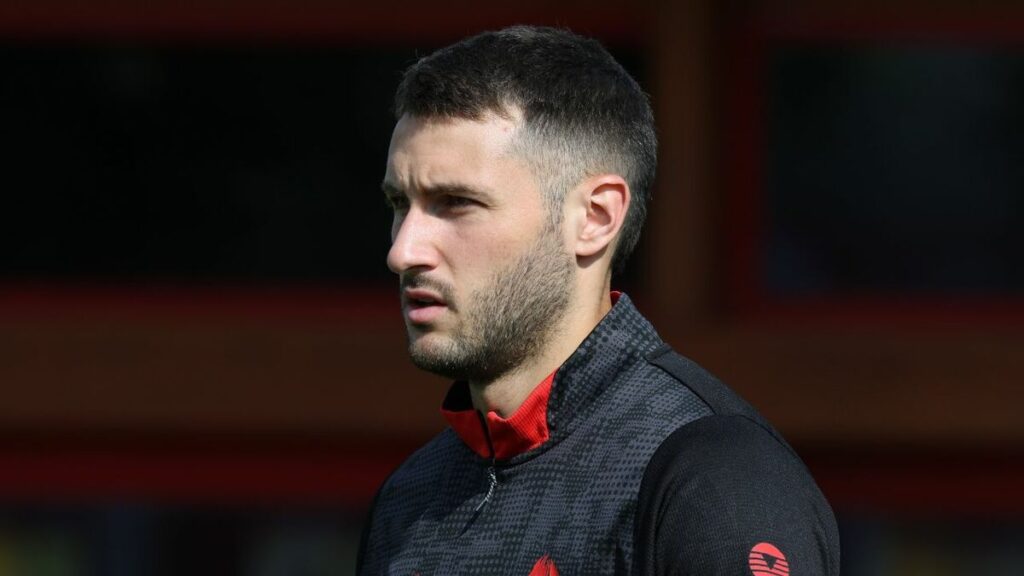 Santiago Gimenez: Alta médica pero Entrenamiento Separado, ¿Qué Sucede con su Lesión?