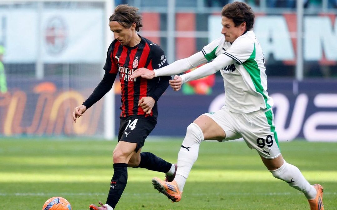 El Empate del Milan ante Sassuolo: ¿Qué Significa la Ausencia de Santi Gimenez?
