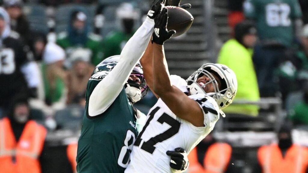 Eagles Triunfan Sobre los Raiders y Aseguran su Camino a la División en la NFL