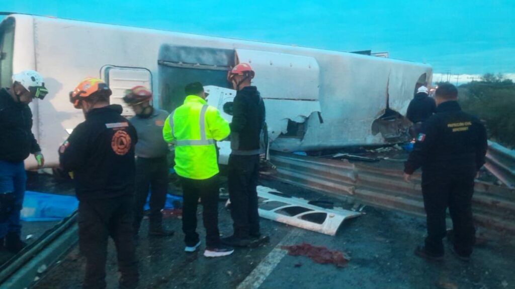 Trágica volcadura de camión en Apodaca deja múltiples muertos y heridos