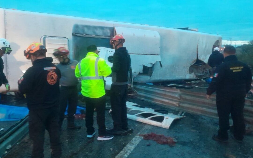 Trágica volcadura de camión en Apodaca deja múltiples muertos y heridos