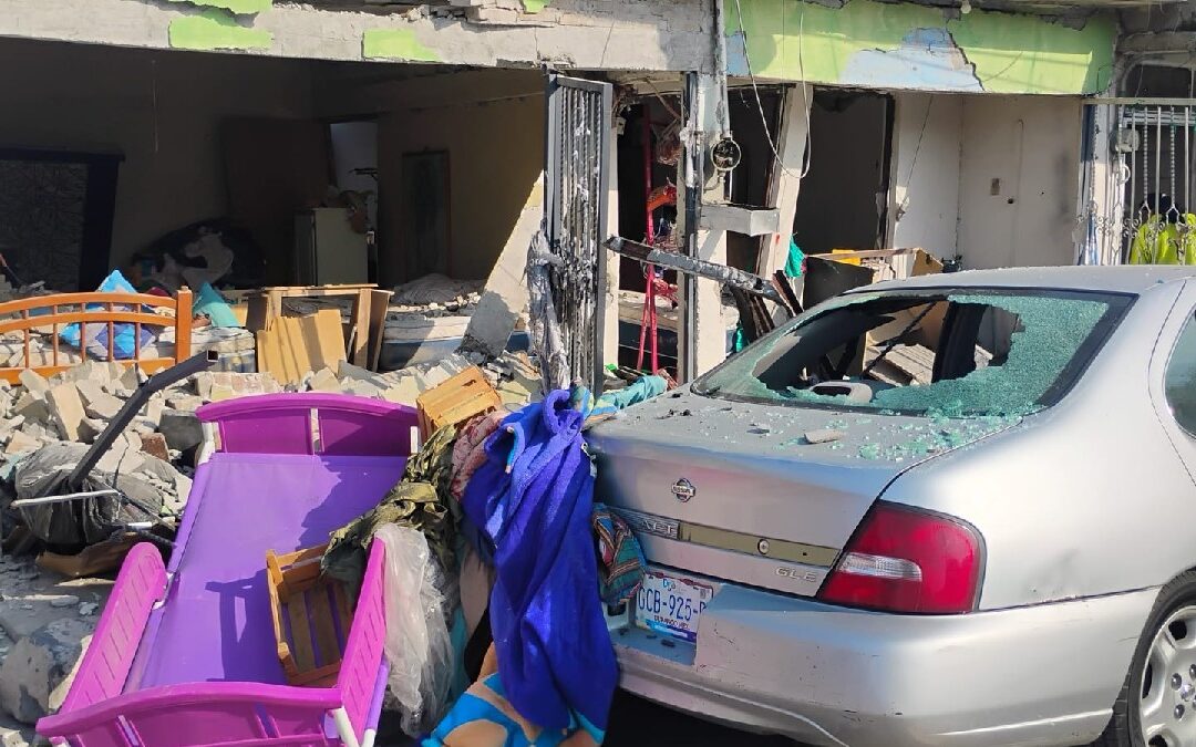 Explosión de gas en Gómez Palacio causa devastación en vivienda y vehículos vecinos