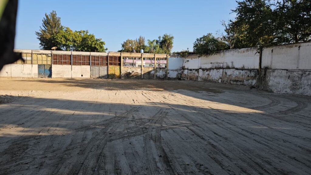 Padres de familia de Zapopan denuncian demolición de escuela por despojo inmobiliario en Secundaria Técnica 13