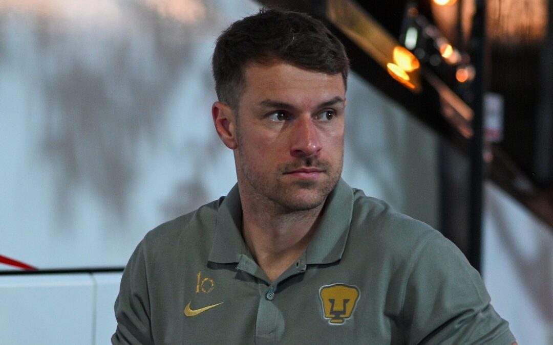 Aaron Ramsey revela que Pumas le rescindió su contrato tras recuperación de lesión