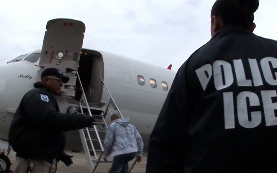 Controversia por la Campaña Navideña de Auto Deportación para Inmigrantes Indocumentados