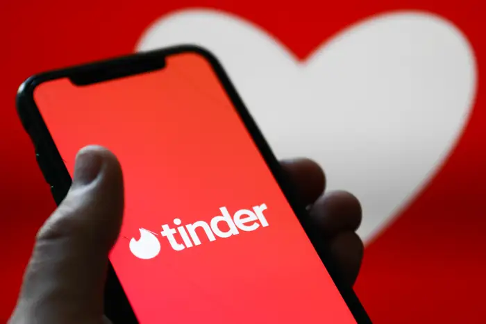 Demandan a Hinge y Tinder por inseguridad tras agresiones sexuales en Denver