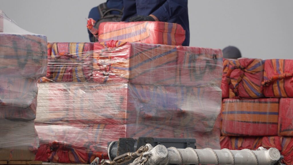 Incautación de Cocaína: Más de 27,000 Libras Confiscadas en el Pacífico