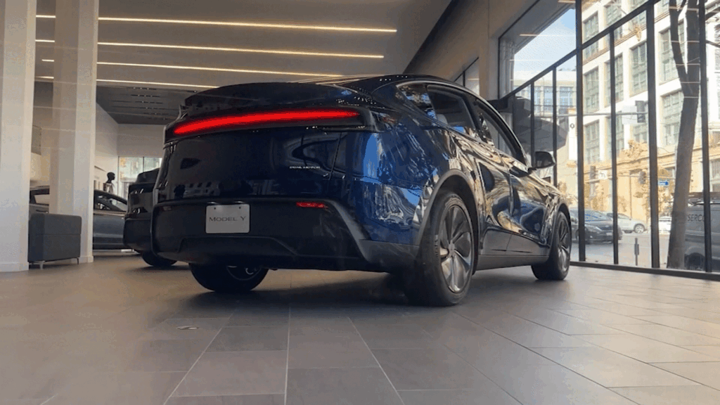 California Podría Suspendere Temporalmente la Venta de Vehículos Tesla Debido a Advertencias sobre ‘Autopilot’