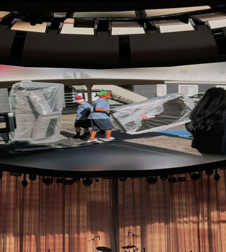 Navidad Solidaria: 30 Familias de Las Vegas Reciben Muebles Nuevos y Regalos