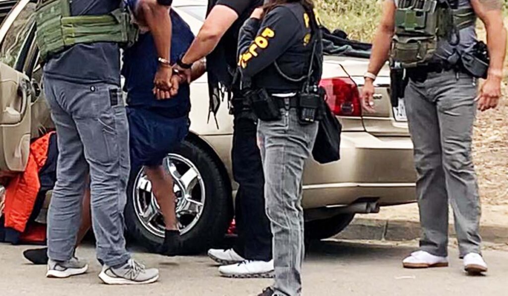 Gobierno de EE.UU. Ofrece $3,000 a Inmigrantes Indocumentados para Salida Voluntaria