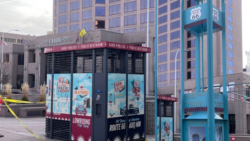 El Innovador Portland Loo: Un Nuevo Baño Público en Civic Plaza, Albuquerque