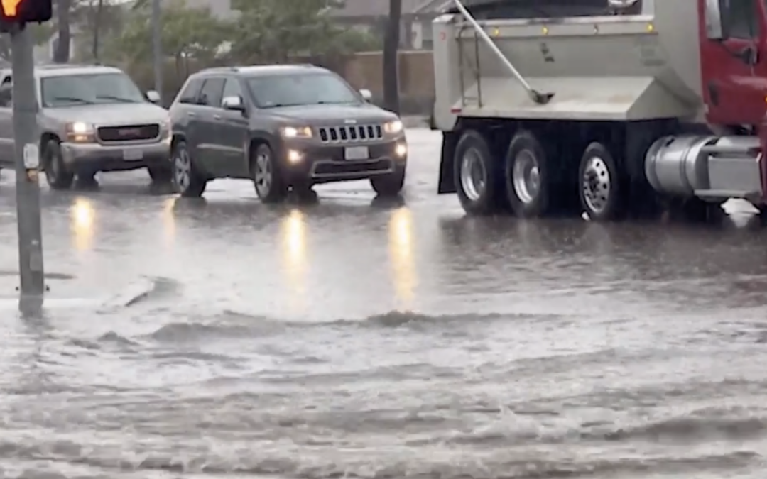 Inundaciones en Palm Springs: Cierres de calles y advertencias de la policía