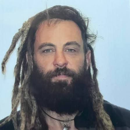 Investigación por Asesinato: Chad Ollinger, Estrella de TV, Enfrenta Nuevas Cargos en Las Vegas