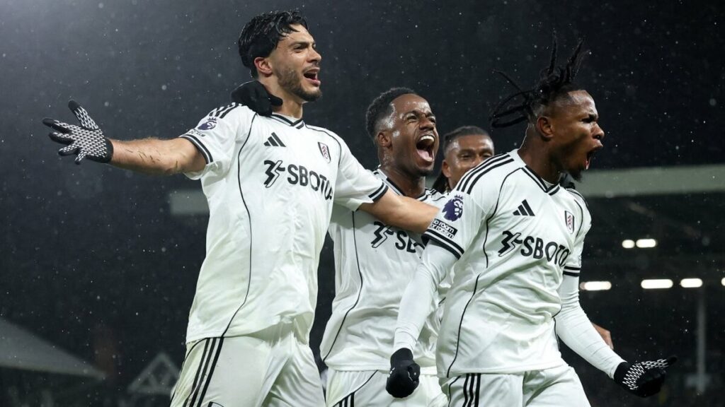 Fulham busca potenciar su ataque con la llegada de un nuevo delantero para Raúl Jiménez