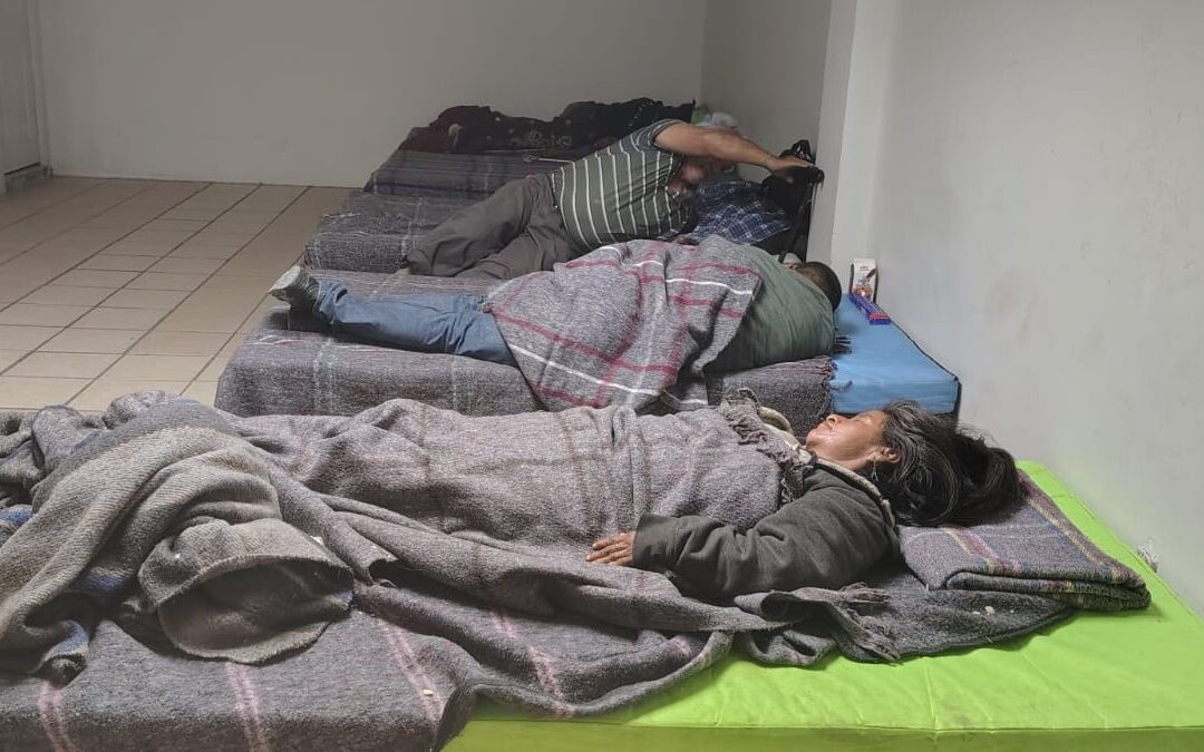 Albergue en Torreón ofrece refugio del frío a personas en situación de calle
