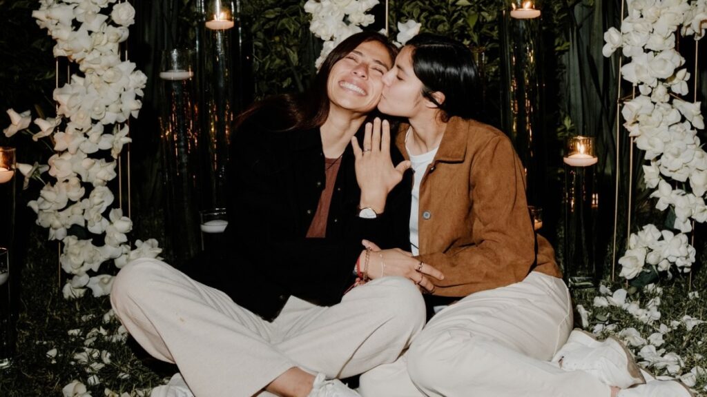 Tigres Femenil: Futbolistas Anuncian Compromiso Matrimonial y Celebración de Amor