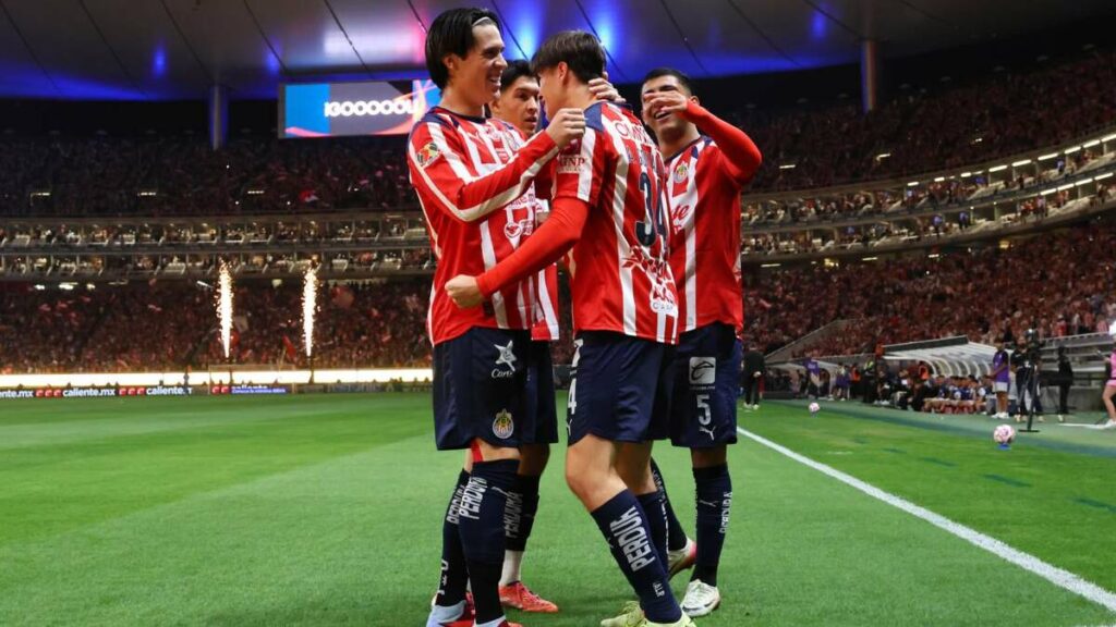 El futuro del delantero de Chivas: ¿rumores de transferencia al Atlante?