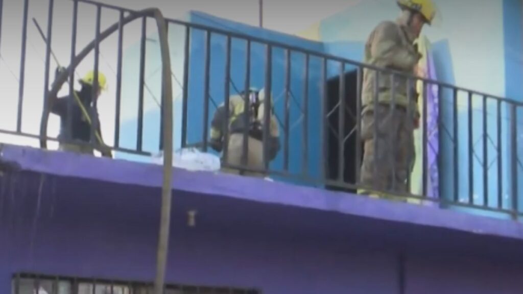 Incendio en Torreón moviliza cuerpos de emergencia; rescatan a adulta mayor