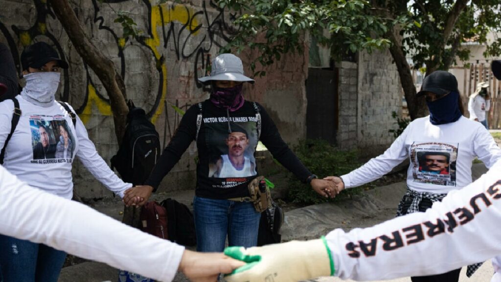 Guerreros Buscadores de Jalisco Hallan Restos Humanos en Tlajomulco: Dos Cuerpos Descubiertos