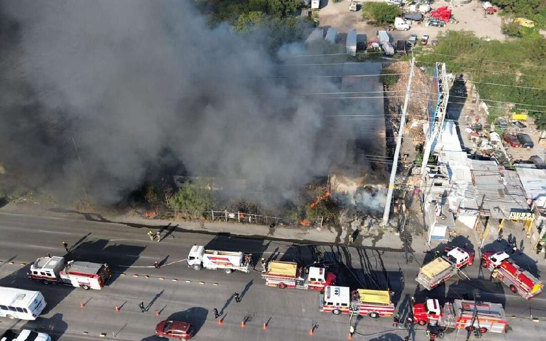 Incendio en Almacén en Monterrey Causa Movilización de Emergencia
