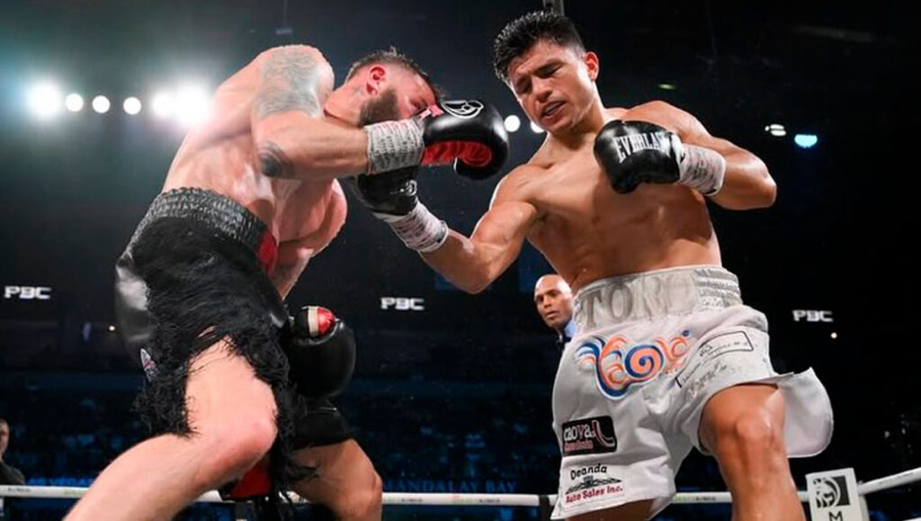 Toro Reséndiz se Adjudica el Cinturón de Boxeo de Canelo Álvarez