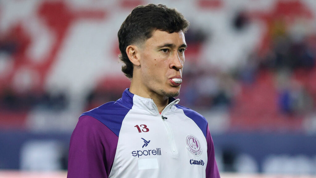 Fervor en Sacramento: Aficionados del América Celebran la Posible Llegada de Dourado