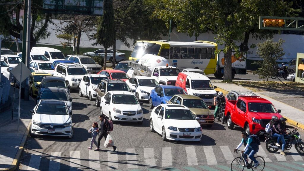 Hoy No Circula en CdMx y Edomex: Autos que Descansan Este 2 de Enero 2026