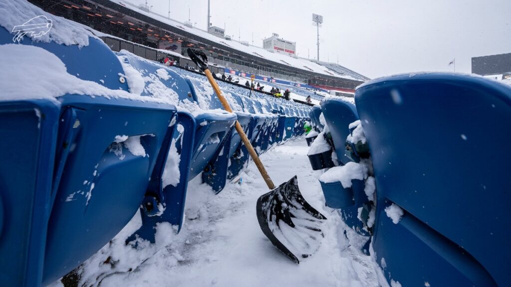 Los Bills Invitan a Aficionados a Limpiar la Nieve del Highmark Stadium: ¡Beneficios Exclusivos!