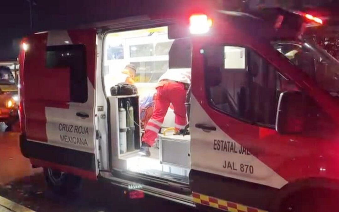 Policía de Guadalajara en estado crítico tras ser arrollado en Periférico Sur