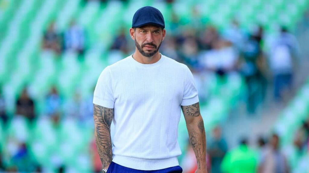 El multicampeón entrenador que dirigió a Atlas y Querétaro ahora liderará la Superliga China