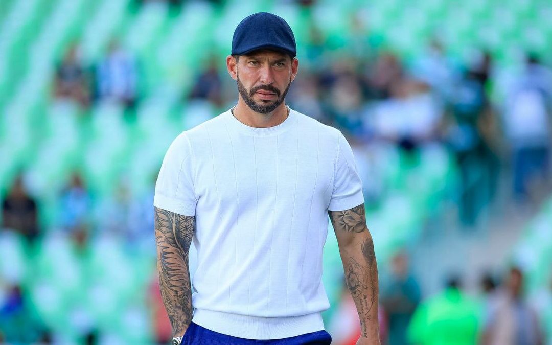 El multicampeón entrenador que dirigió a Atlas y Querétaro ahora liderará la Superliga China