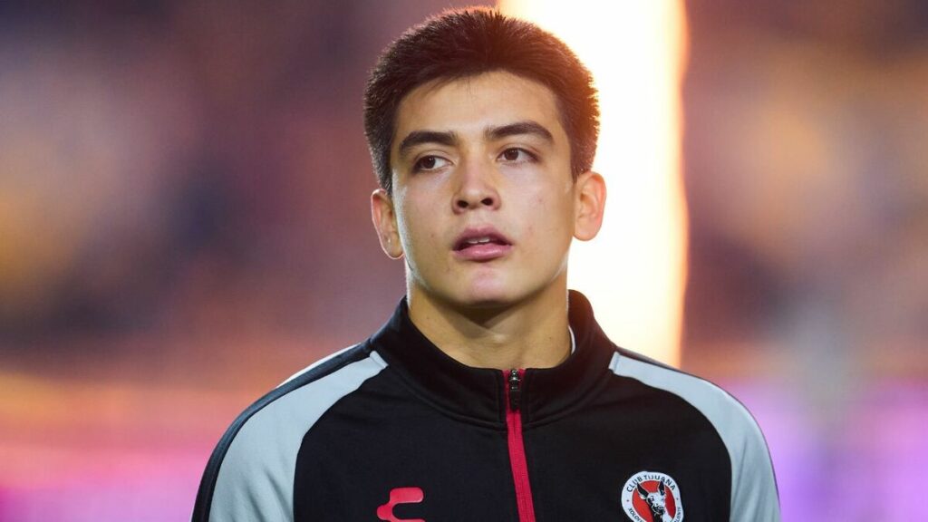 Gilberto Mora: La Promesa del Fútbol Mexicano que Loco Abreu Destaca en Uruguay