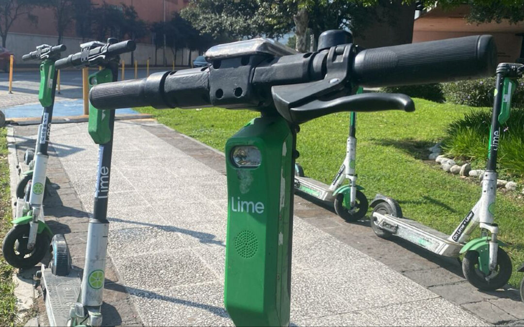 Expansión de Scooters Eléctricos en la Zona Tec de Monterrey ante la Falta de Regulación