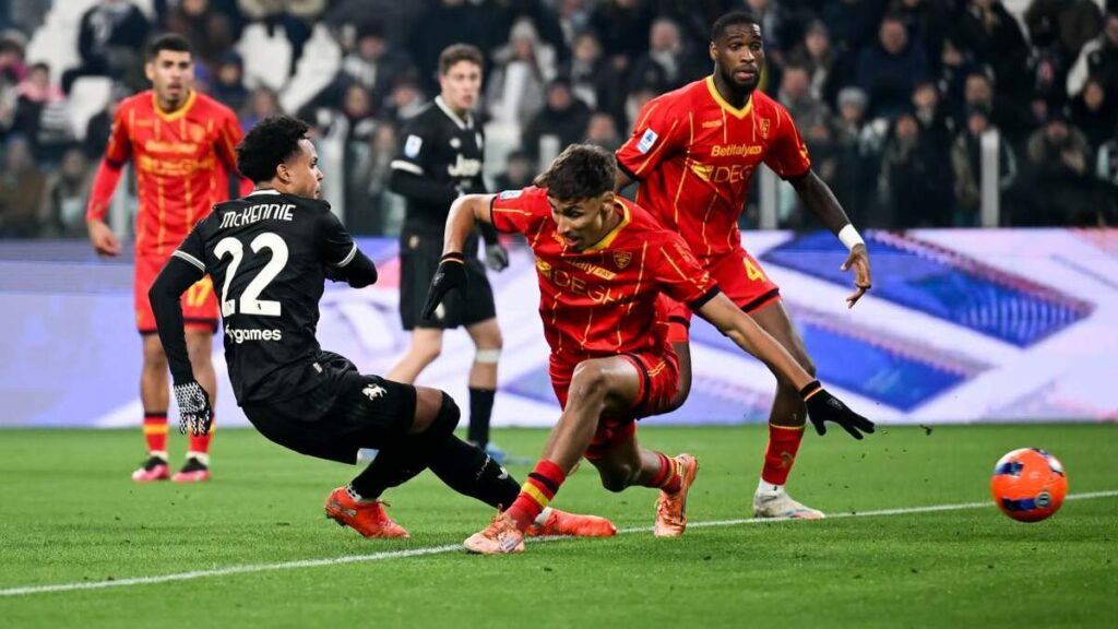 Juventus pierde ante Lecce y se aleja del liderazgo en la Serie A