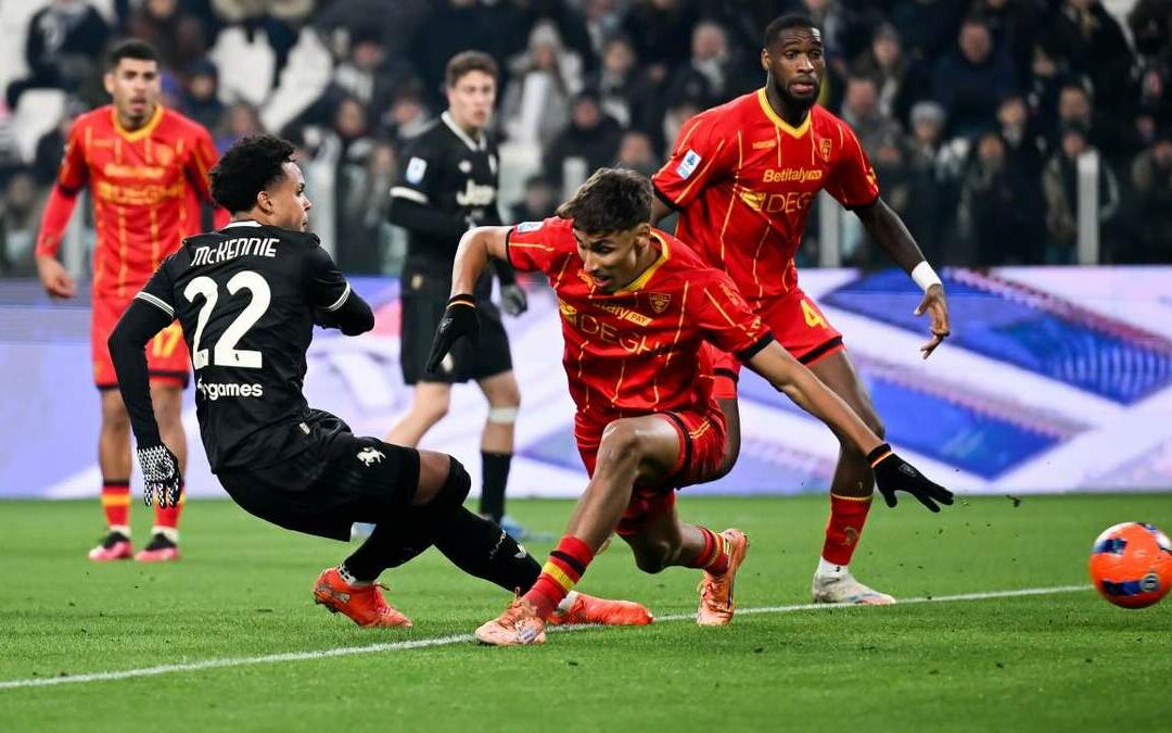 Juventus pierde ante Lecce y se aleja del liderazgo en la Serie A