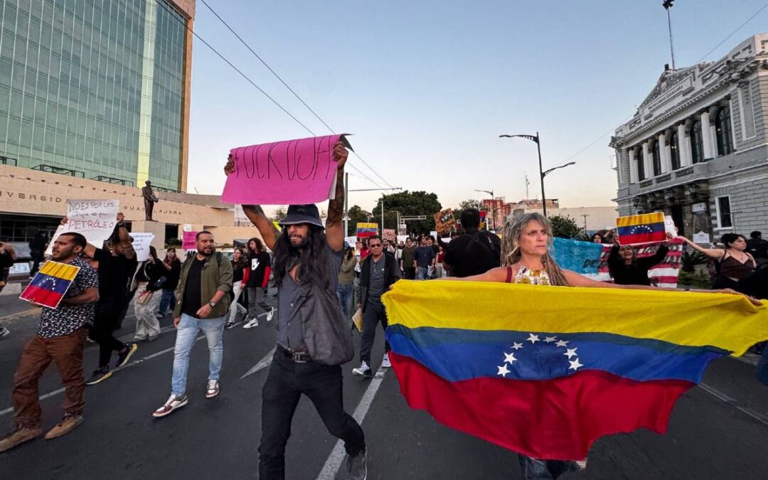 Protesta en Guadalajara: Colectivos Condenan la Intervención Extranjera en Venezuela