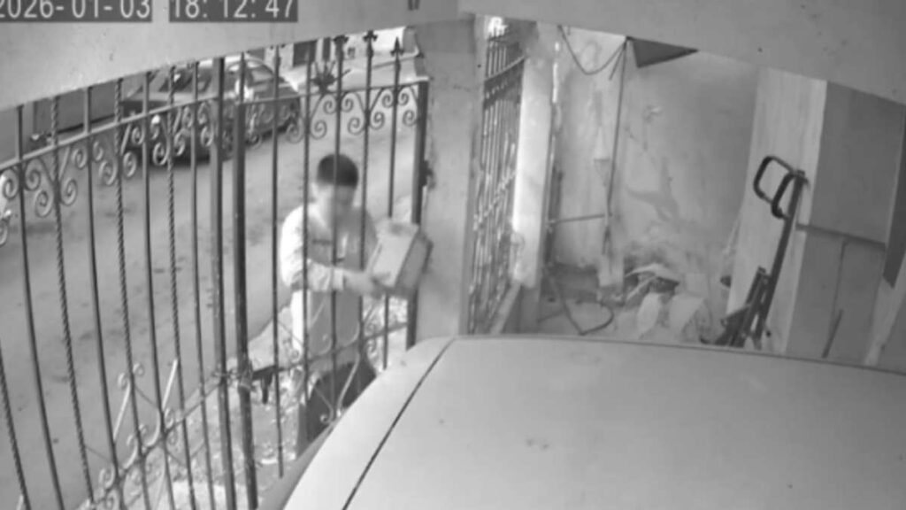 Robo de Paquetes de Amazon en Monterrey: Joven Captado en Video